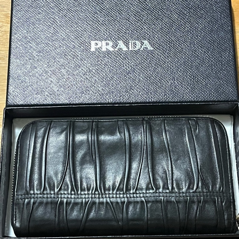 PRADA Milano PRADA Nappa Gaufre Black Leather Nero Zip Around Long Wallet - Picture 7 of 14
